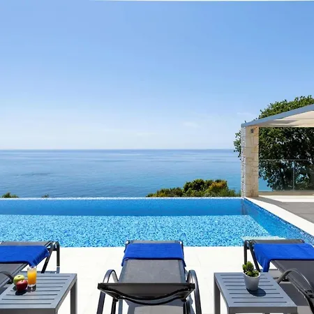 Alonaki Villa *