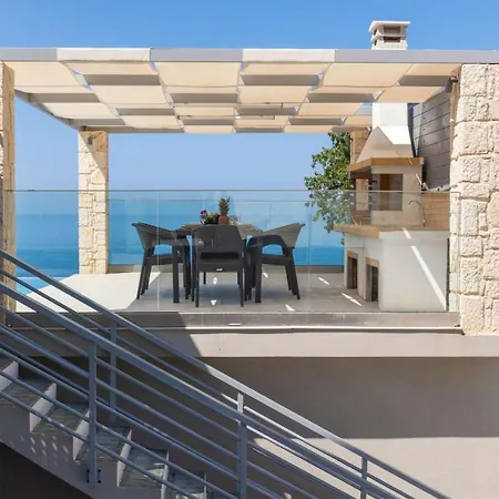 Alonaki Villa *