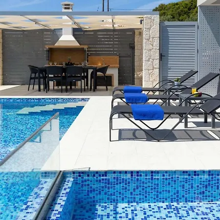 Alonaki Villa