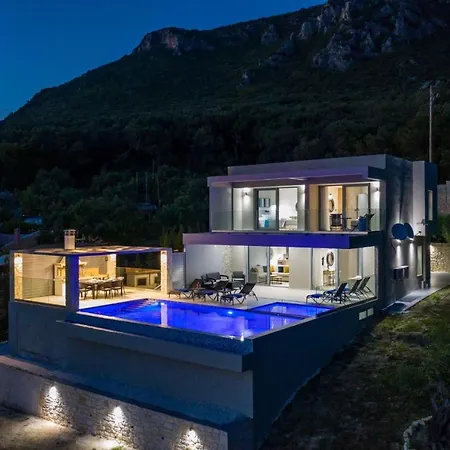 Alonaki Villa *