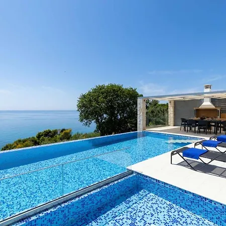 Alonaki Villa *